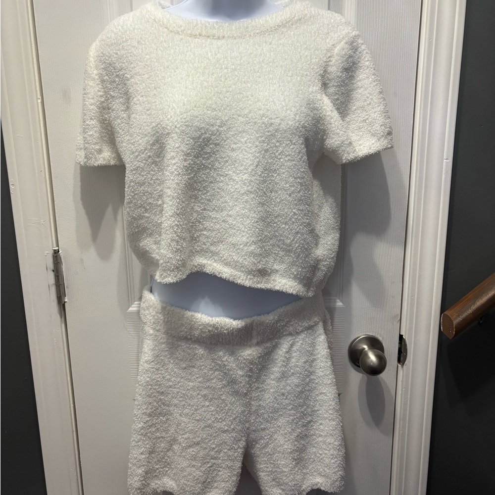 Cupcakes and Cashmere. Cozy White Textured Two-Piece Set